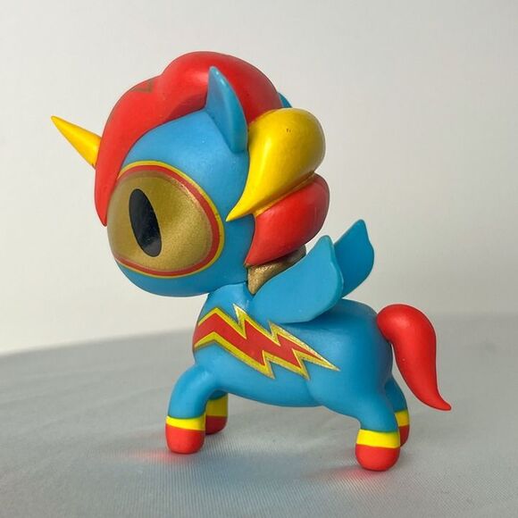 Tokidoki Scooter Unicorno Series 3 Superhero Superman Unicorn Figure - Picture 4 of 6
